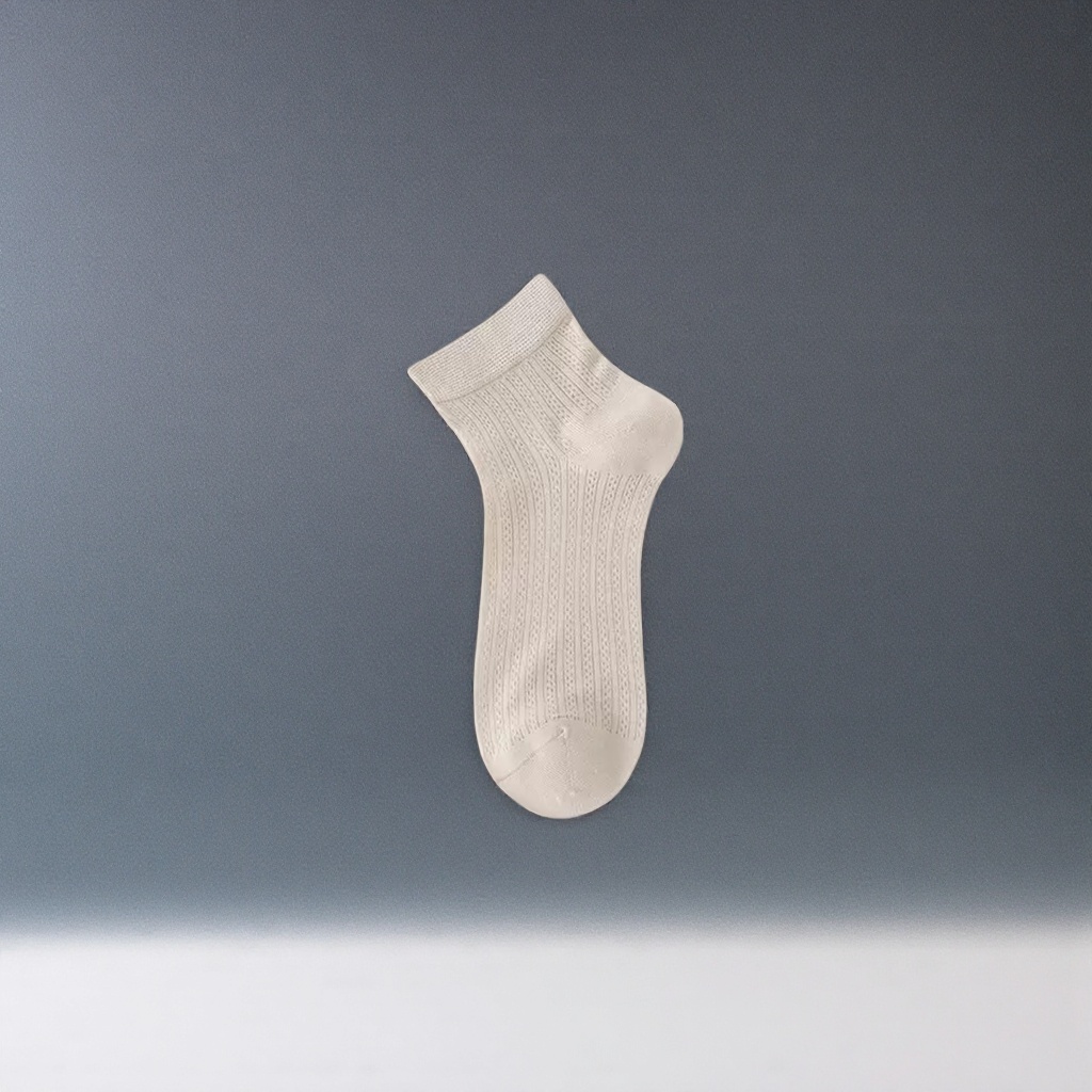 Off-white knitted short socks for women, all-in-one pure cotton breathable mid-calf socks Application Scenario