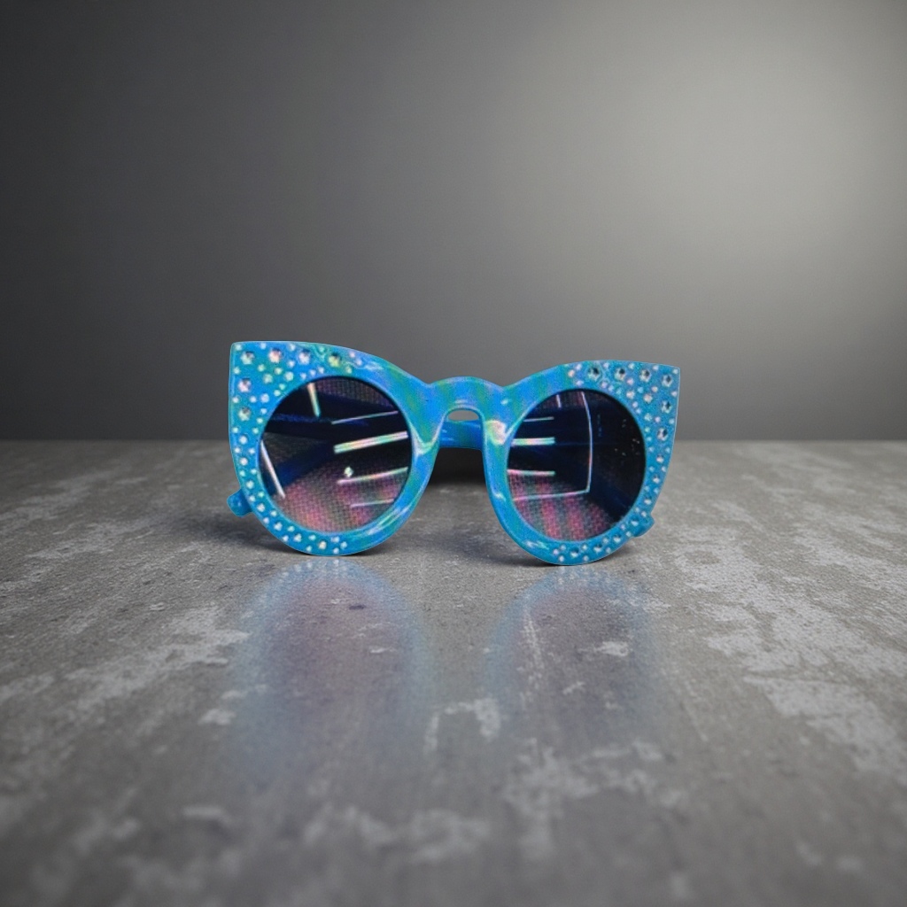 Blue diamond-encrusted cat-eye sunglasses, fashionable UV-resistant polarized sunglasses Application Scenario