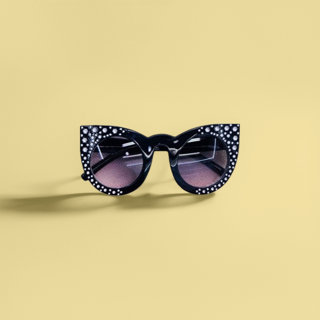 Black diamond-encrusted cat-eye sunglasses, fashionable UV-resistant polarized sunglasses Application Scenario