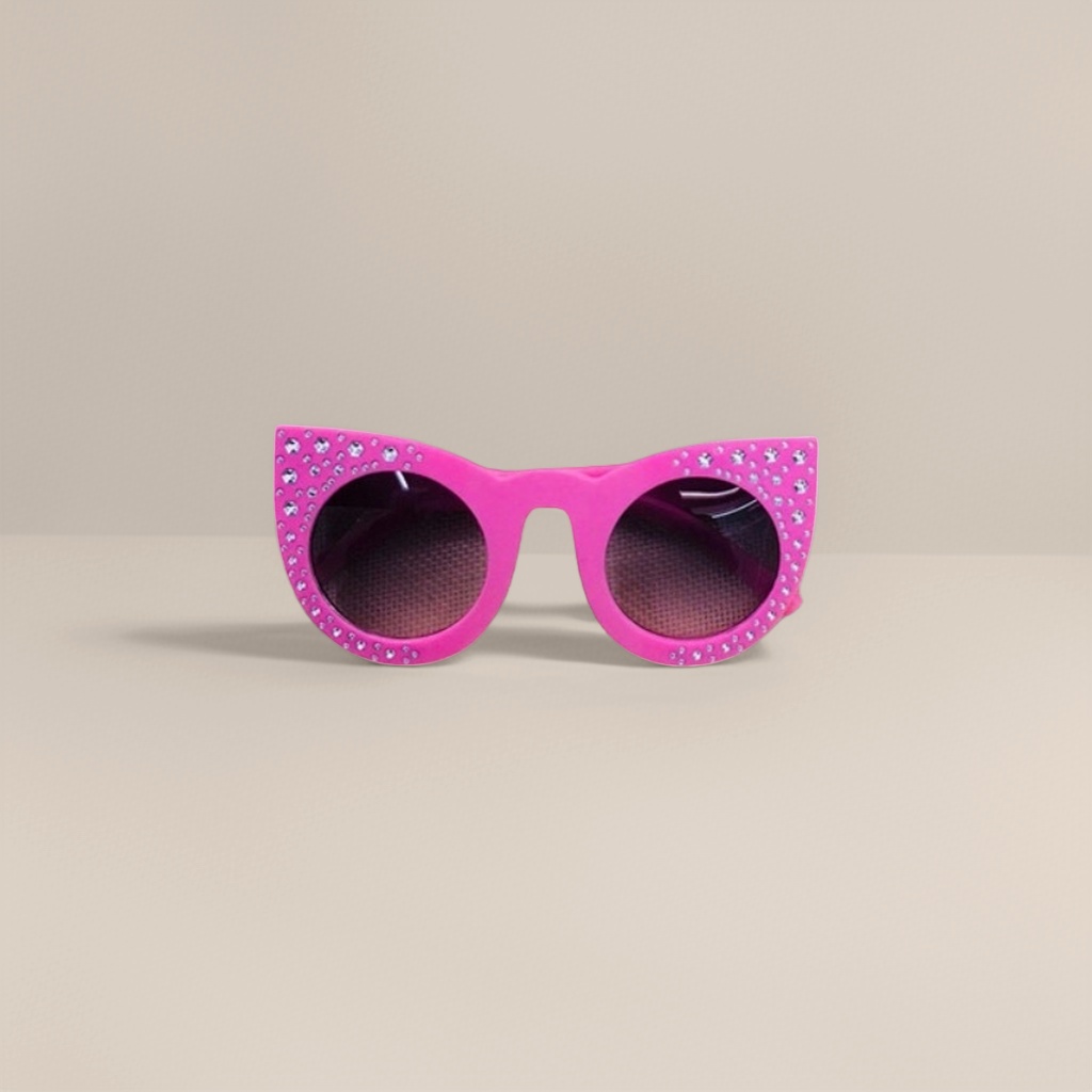 Pink diamond-encrusted sunglasses for women, fashionable UV-protective sunglasses Application Scenario