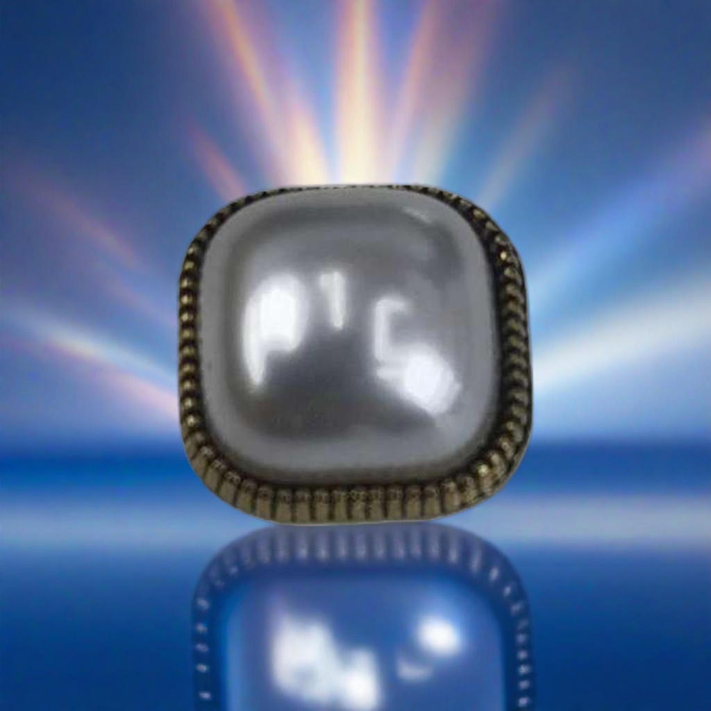 Серебристая перламутровая пуговица Specification image