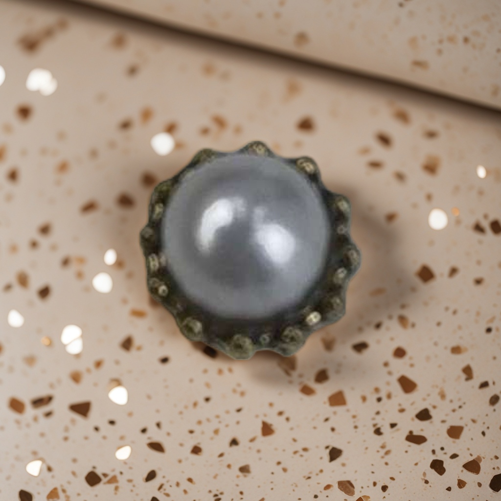 A set of elegant and versatile women's necklaces and earrings with golden borders and pearl jewelry