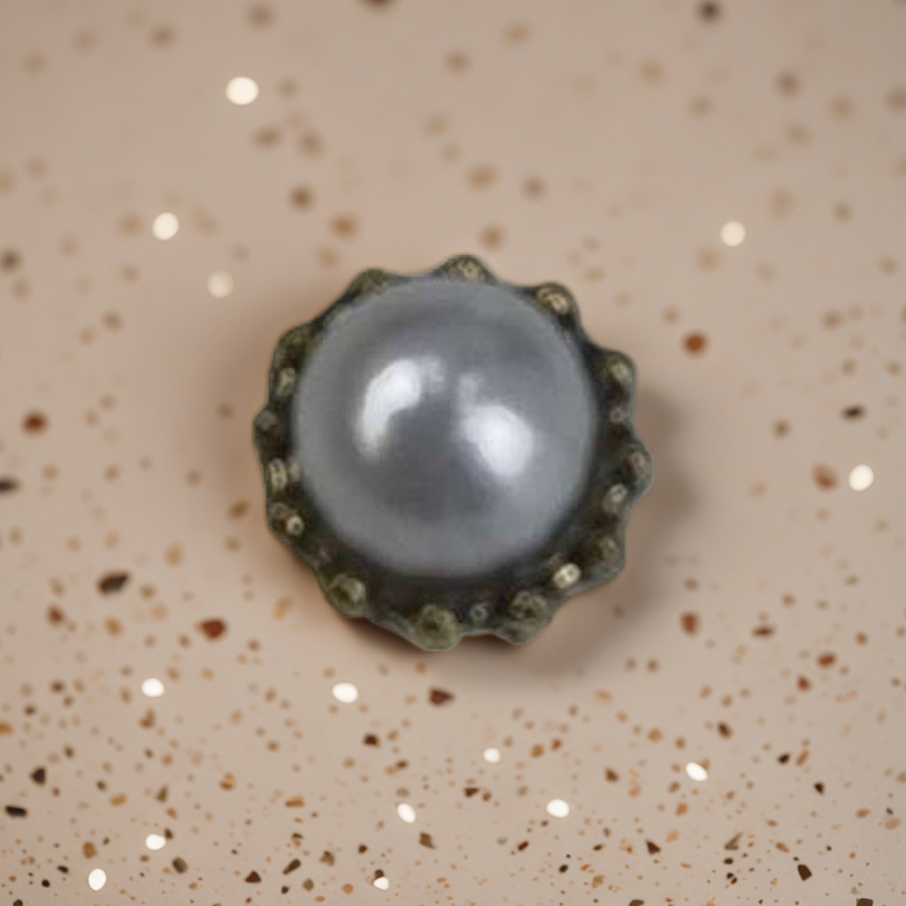 A set of elegant and versatile women's necklaces and earrings with golden borders and pearl jewelry Specification image