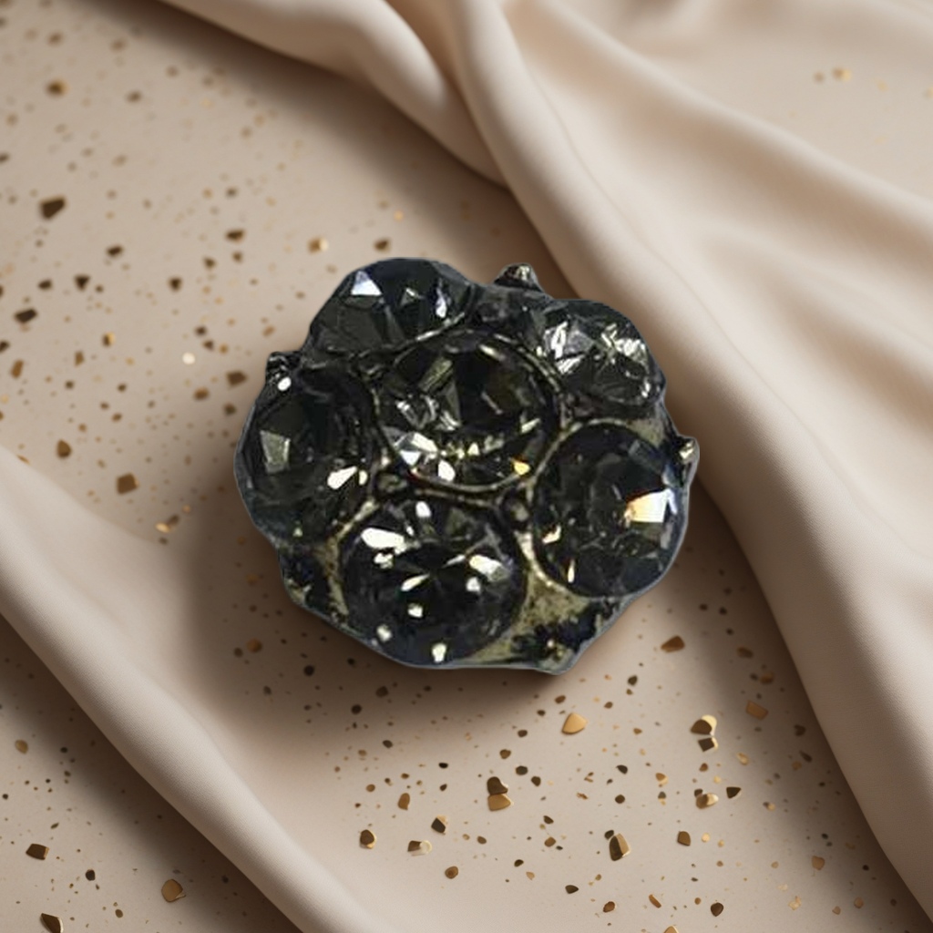 Silver diamond-encrusted button clothing accessory sequined decorative buttons are available in multiple sizes