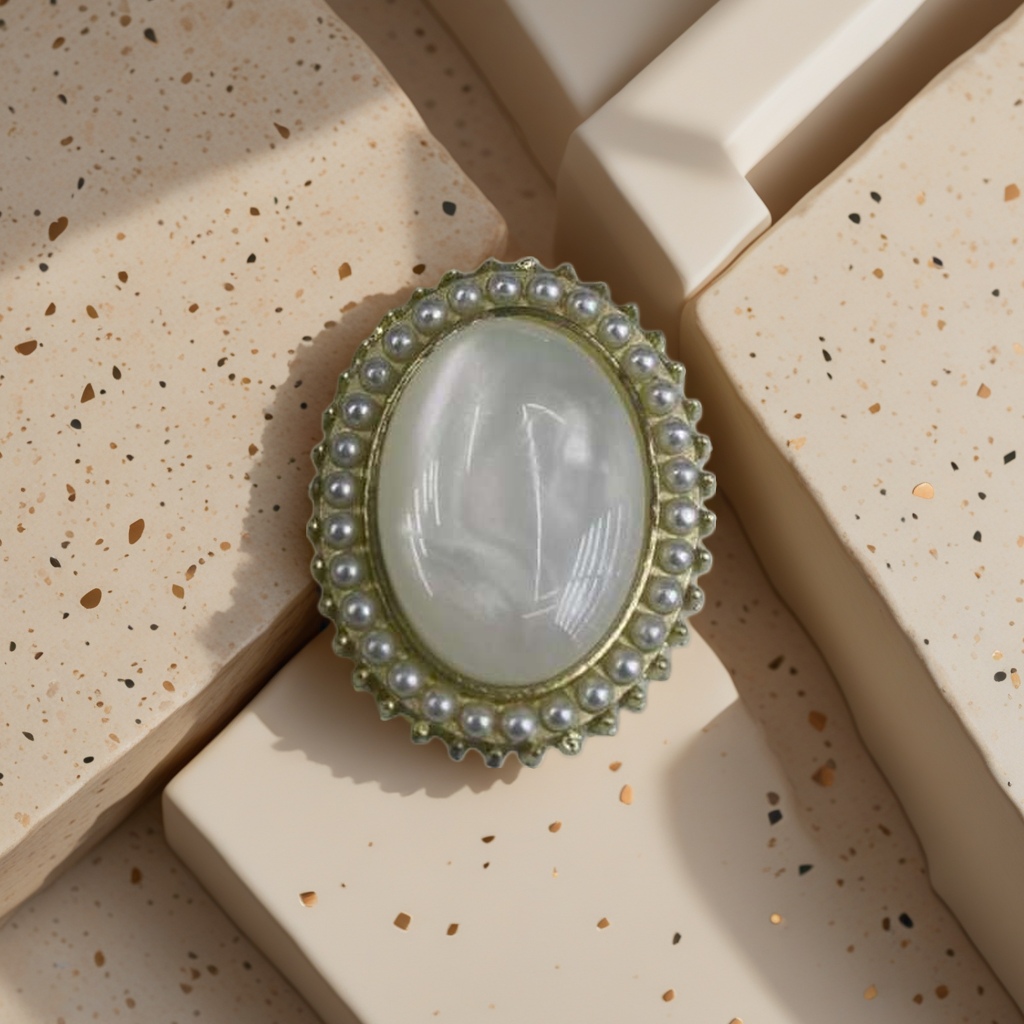A fashionable and versatile oval pendant necklace with a golden frame and pearl decoration