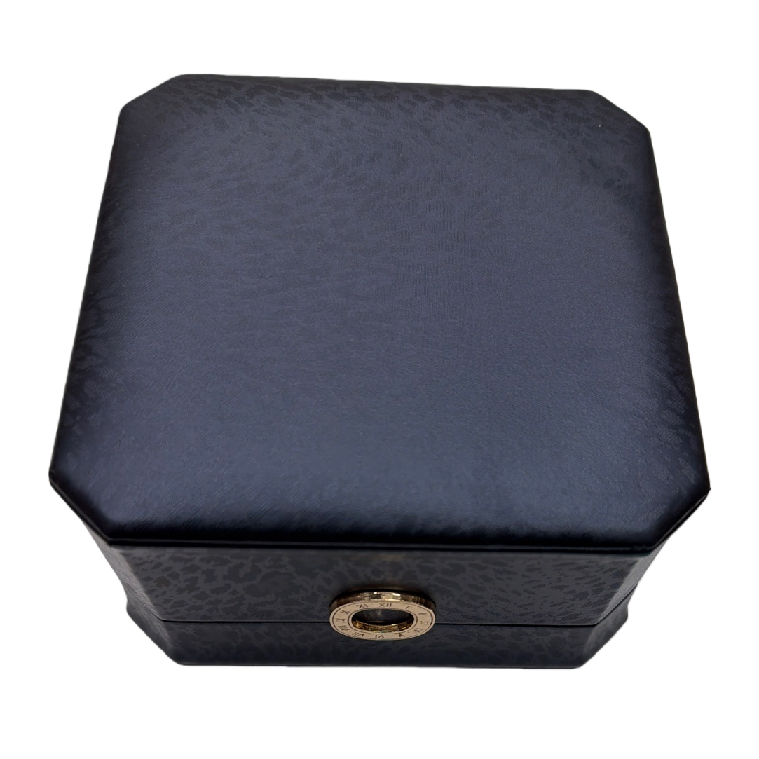 العلبة الجلدية السوداء هي الجلد الطبيعي المميز Item Picture