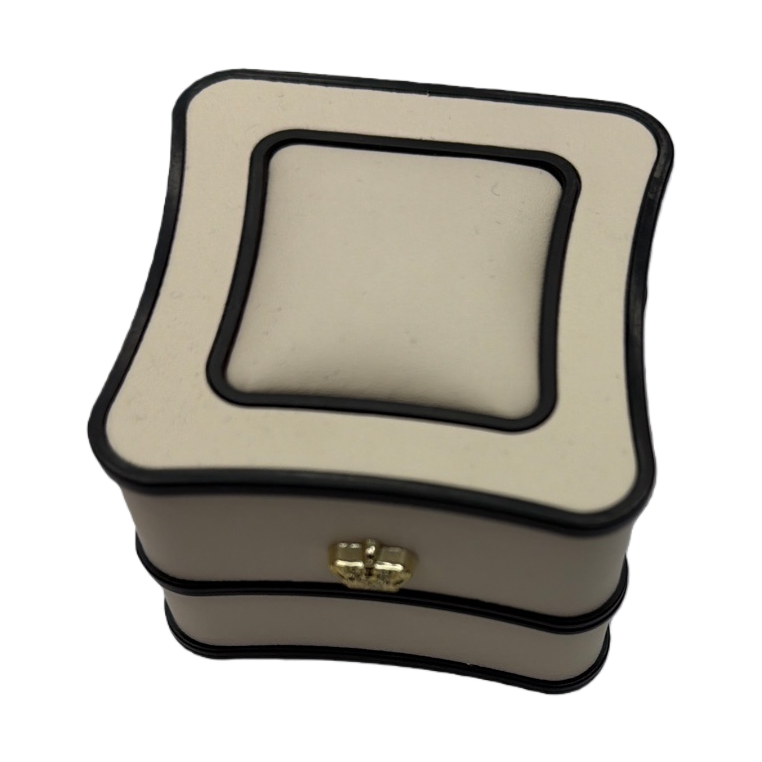 علبة أغلفة الهدايا المصنوعة من الصوف من الصوف الأبيض ذات الحواف السوداء Item Picture