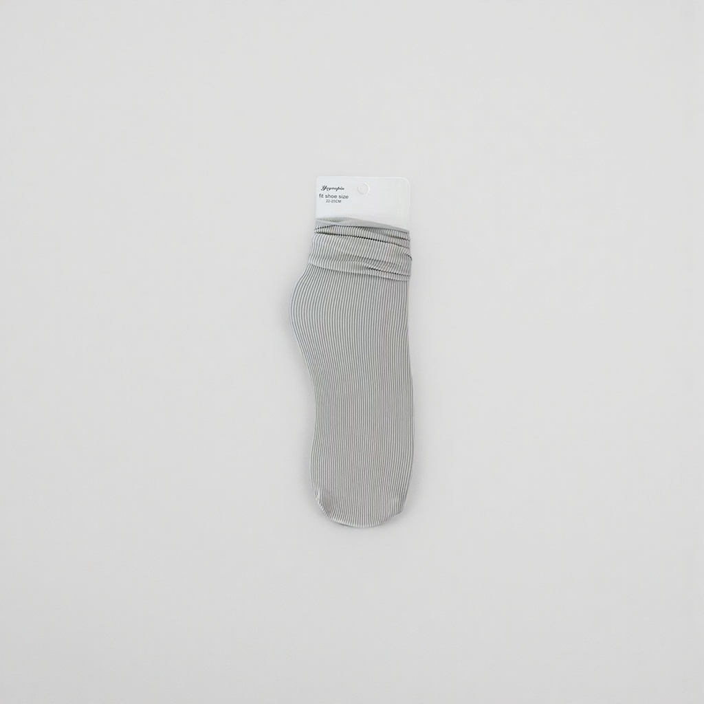灰色条纹袜子产品图