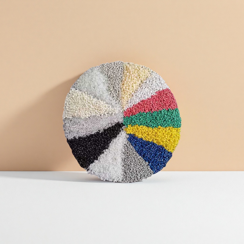 The industrial-grade PPPE raw material of colored granular plastic particles has uniform particles and rich colors