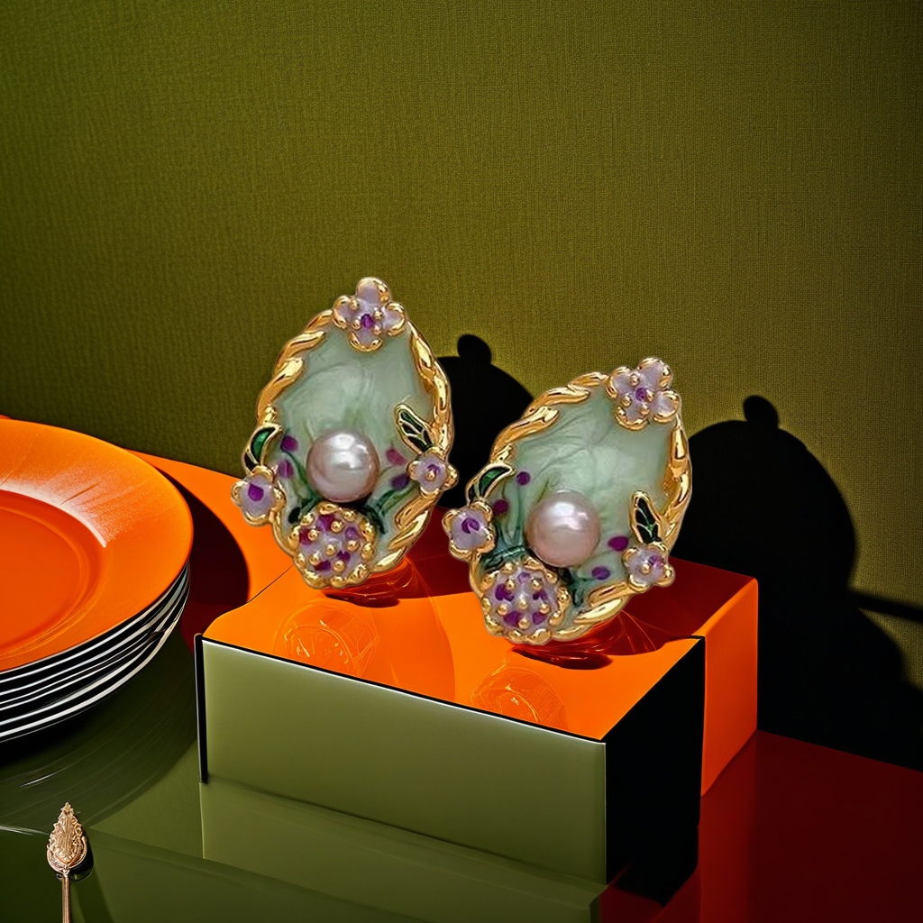 Green enamel floral pearl stud earrings are fashionable and light luxury earrings for women Application Scenario