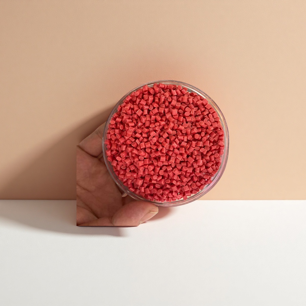 Red granular plastic particles, industrial-grade PP PE raw material, general injection molding filler