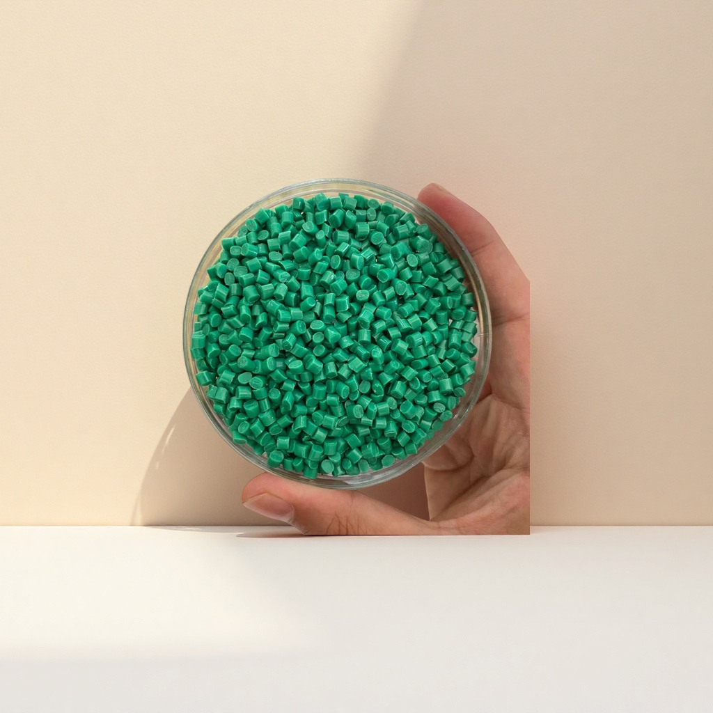 Green plastic pellets, environmentally friendly recycled materials, PPPE, general industrial raw materials Specification image