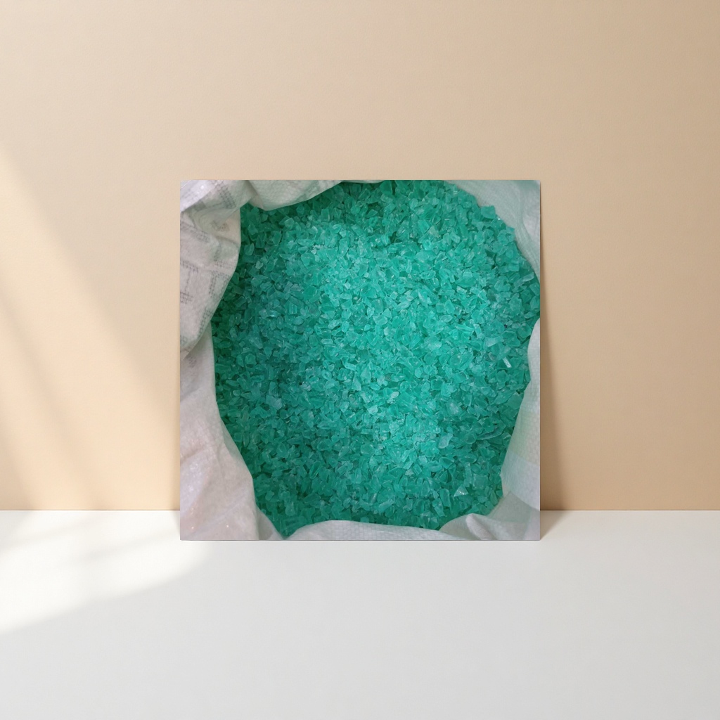 The green crystal particle exfoliating scrub gently cleanses and brightens the skin Application Scenario
