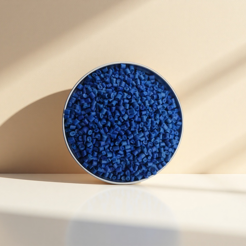 Blue granular plastic particles are made of general engineering plastic raw materials such as PP, PE and ABS details Picture