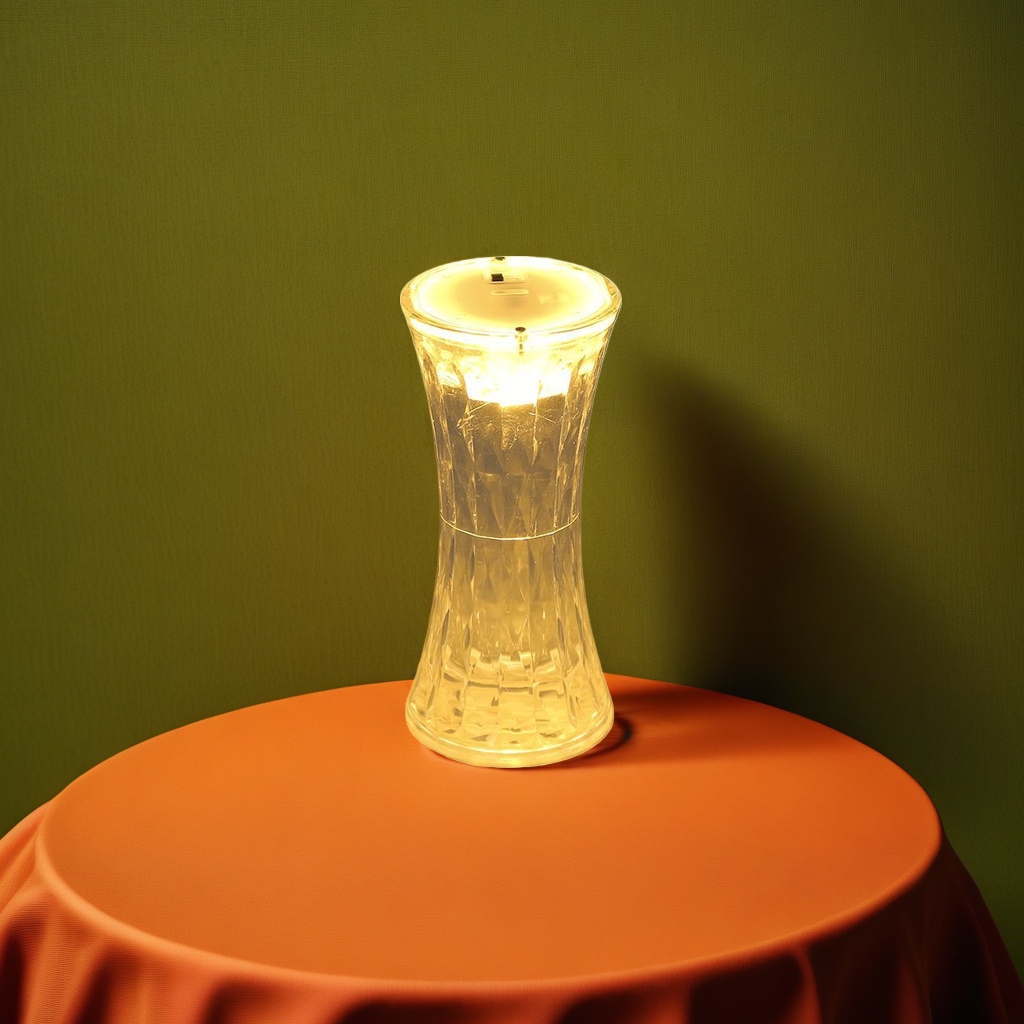 The transparent crystal lampshade paired with the luminous lamp reflects the modern and simple living room chandelier details Picture
