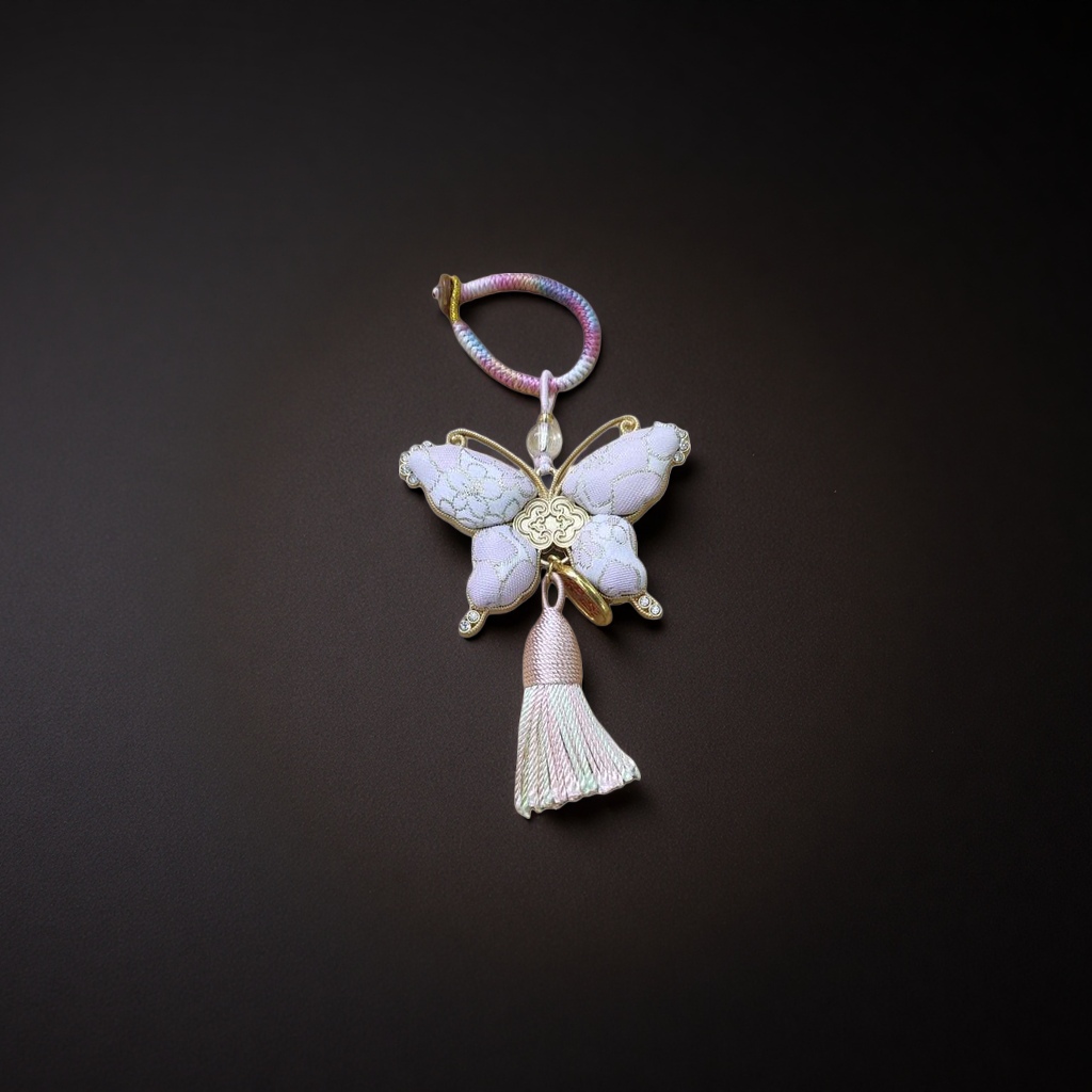 Colorful butterfly pendants are creative home decorations for embellishing the walls of the living room and bedroom Application Scenario