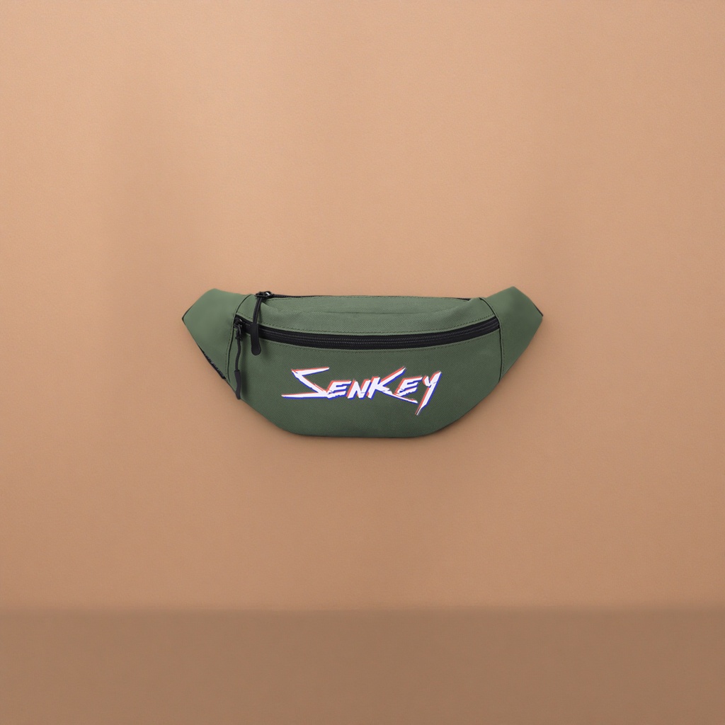军绿色SENKEY腰包正面红白蓝三色字母印花 details Picture
