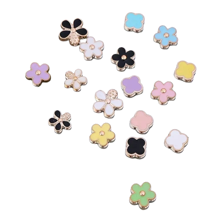 彩色花朵造型饰品白底实物图