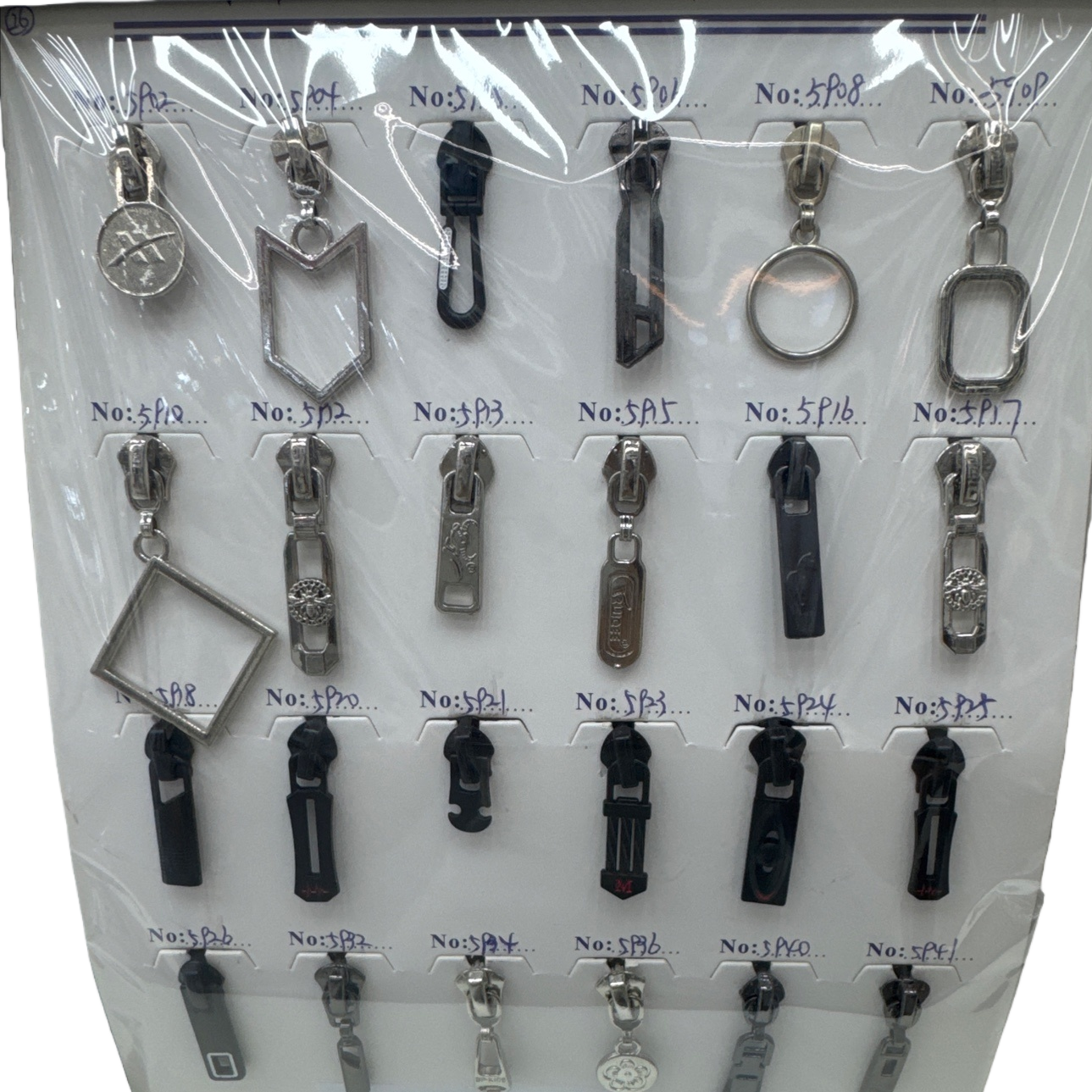 عرض قطع غيار معدنية من رأس صندوق حة بيضاء Item Picture