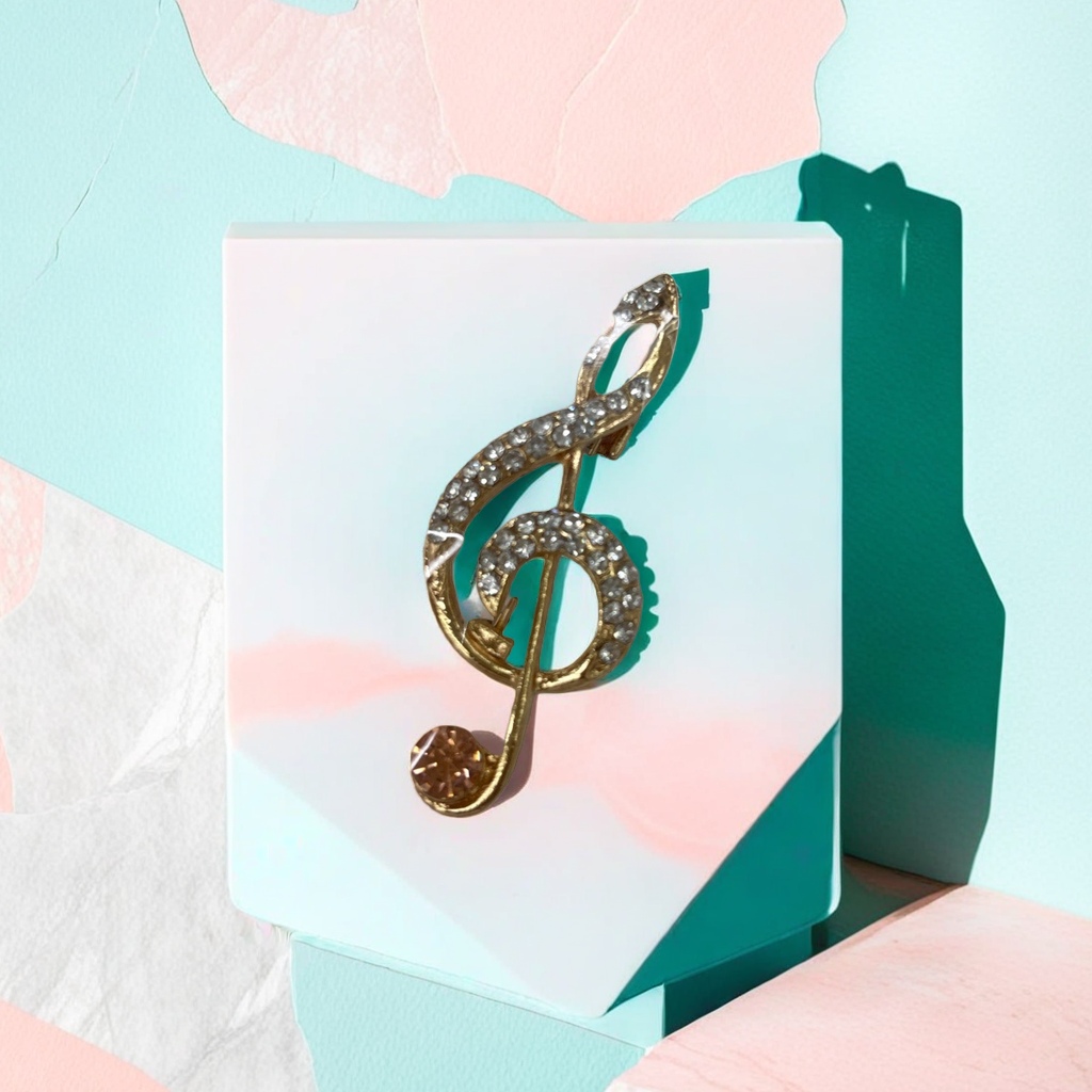 A fashionable and exquisite accessory with a gold diamond-encrusted treble clef music theme