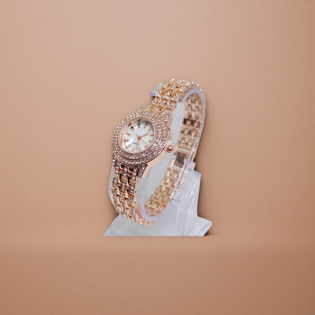 A rose gold diamond-encrusted ladies' watch is fashionable, light luxury, simple and versatile details Picture