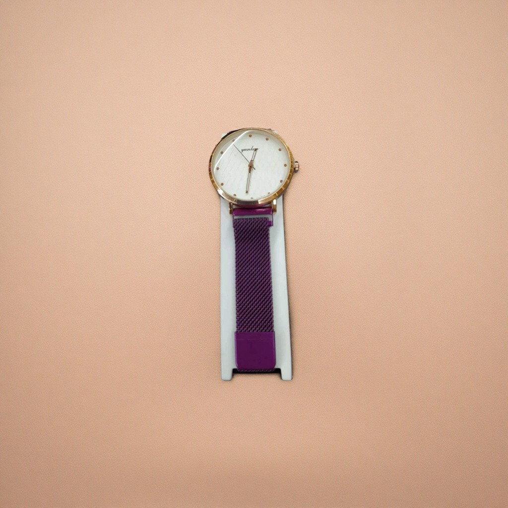 A fashionable and simple quartz women's watch with a purple strap and a leather strap Application Scenario