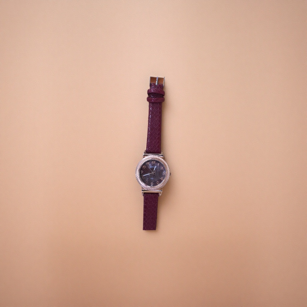 A simple quartz watch for ladies with a wine red strap and a genuine leather strap Application Scenario