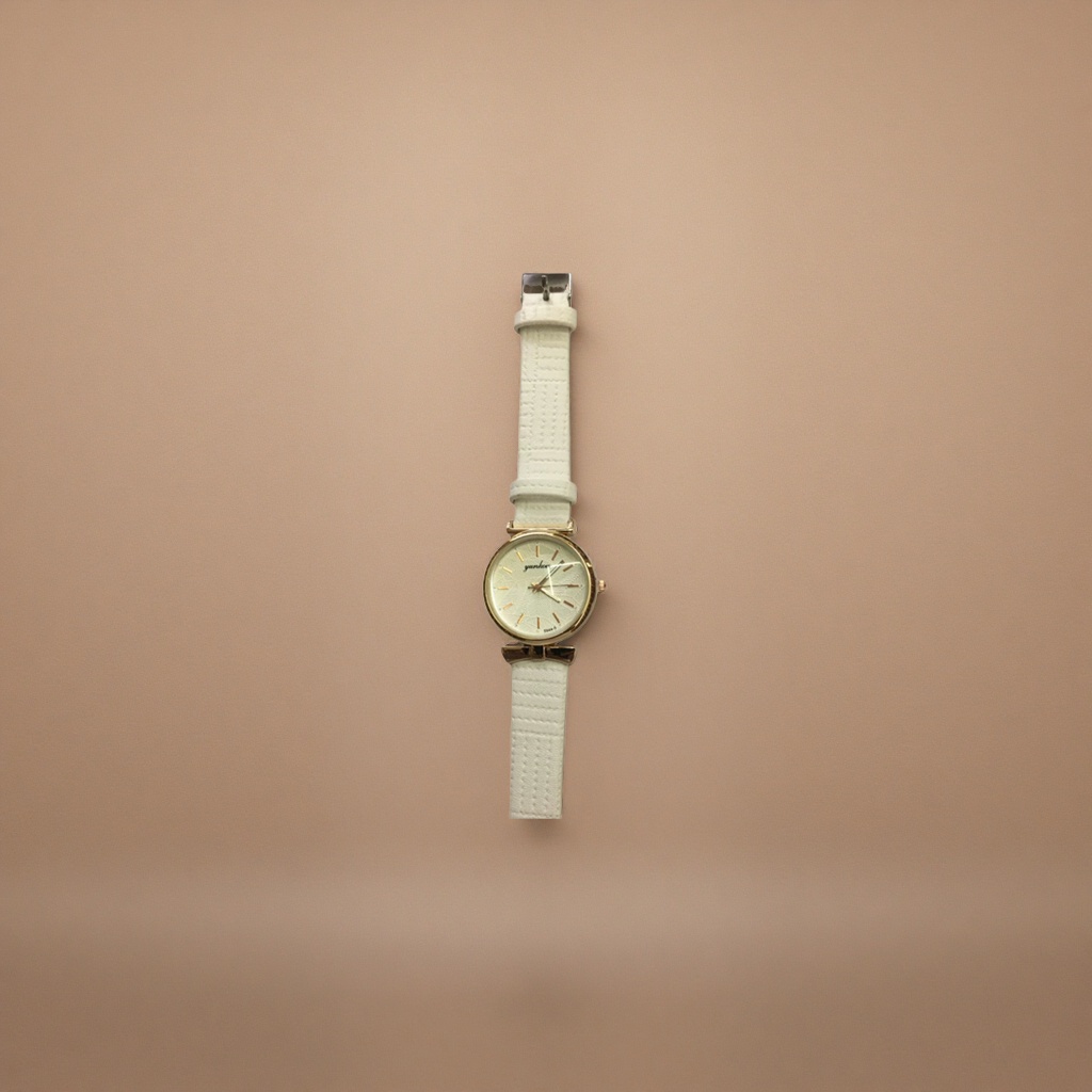 The white strap and golden case quartz watch for women features a simple, fashionable and light luxury style Application Scenario
