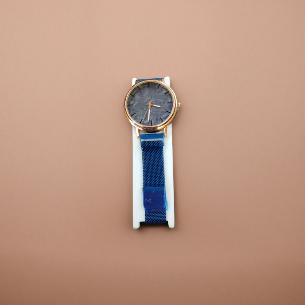 A men's quartz watch with a golden case and a blue strap is simple, fashionable and suitable for business and casual use details Picture