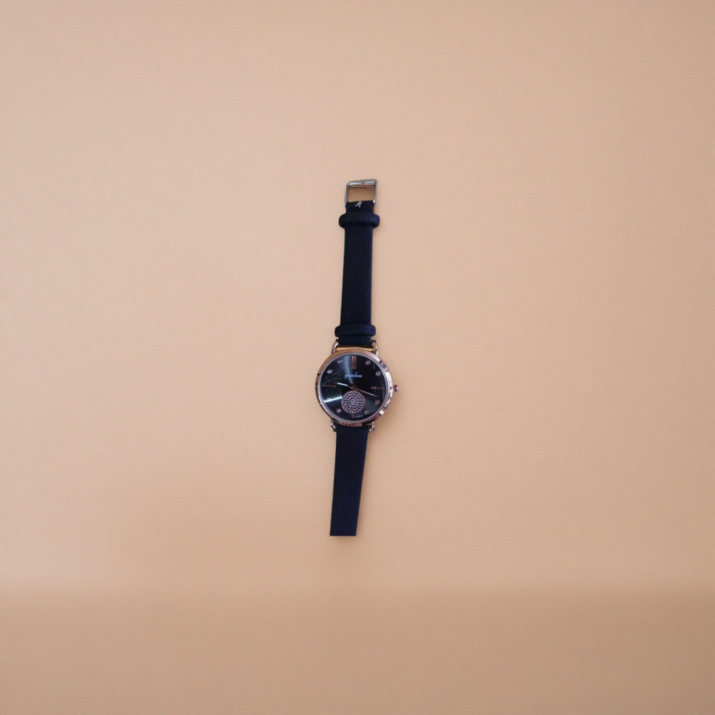 Ladies' quartz watch with black strap and rose gold frame Application Scenario