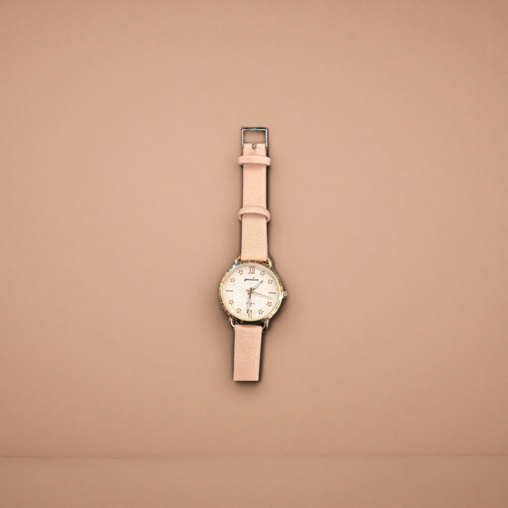 Pink strap quartz watch for ladies, a simple and fashionable, light luxury and trendy accessory Application Scenario