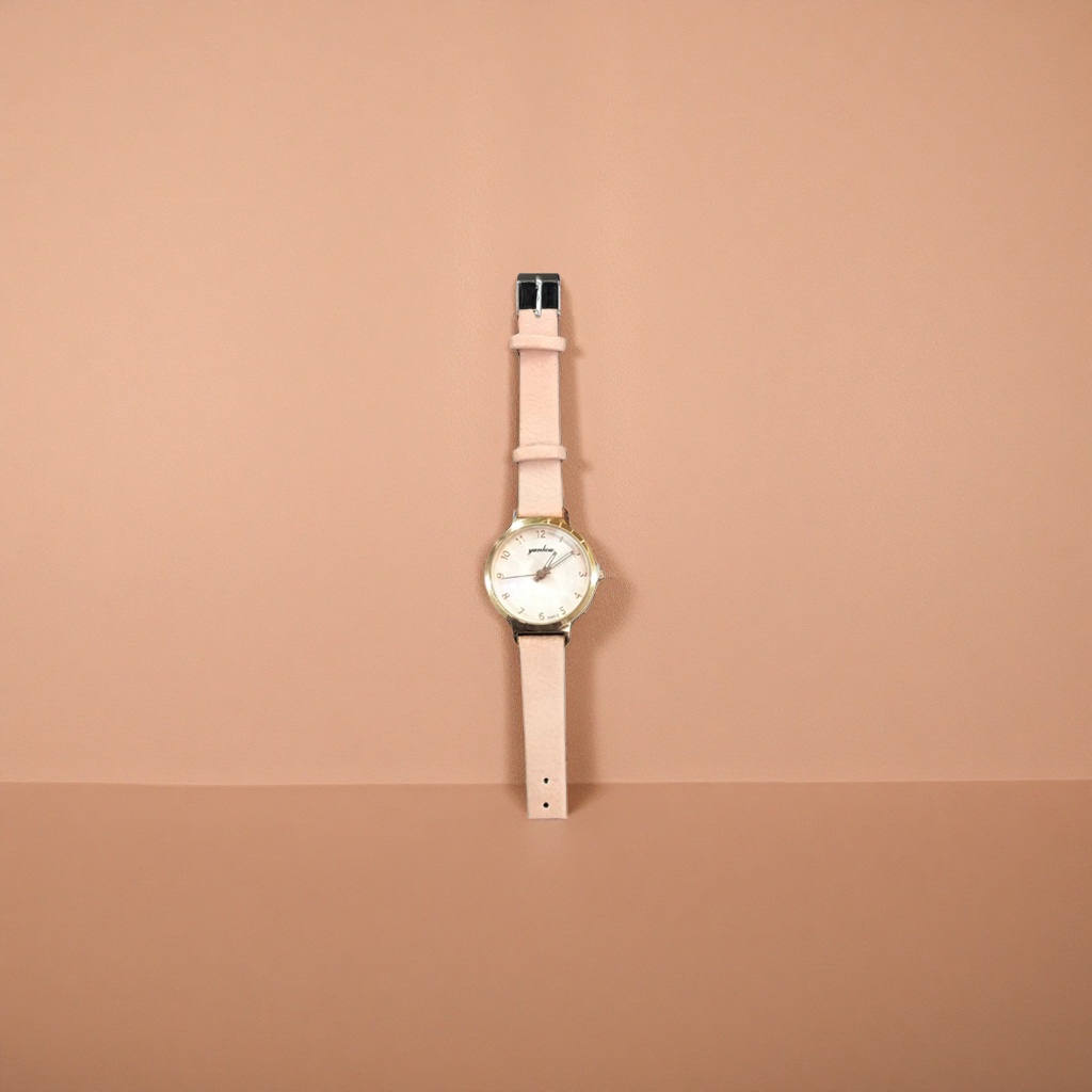 The pink strap quartz wristwatch for women is fashionable, versatile and a light luxury trend Application Scenario