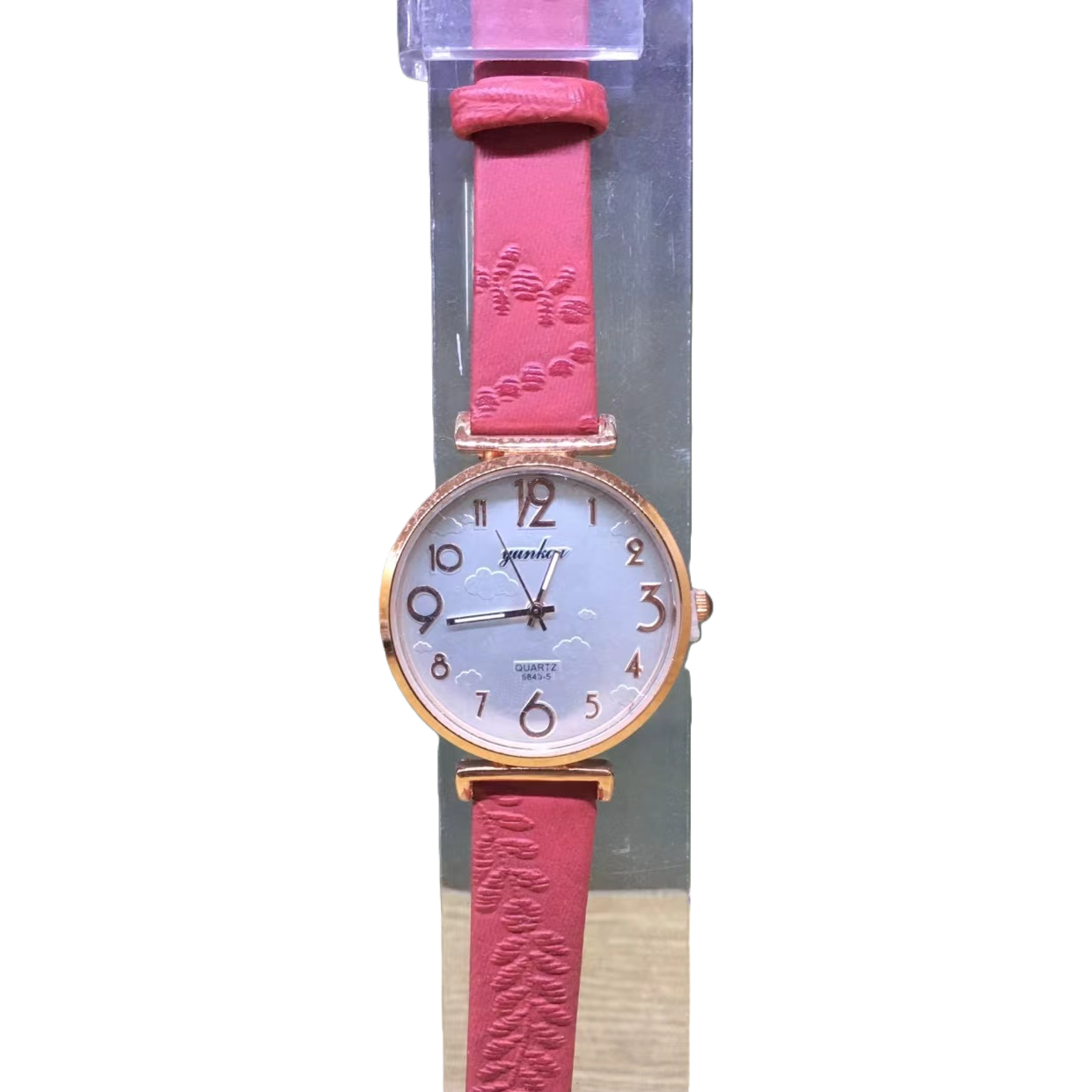 Pink silicone strap quartz ladies' watch, light and comfortable for daily commuting Item Picture