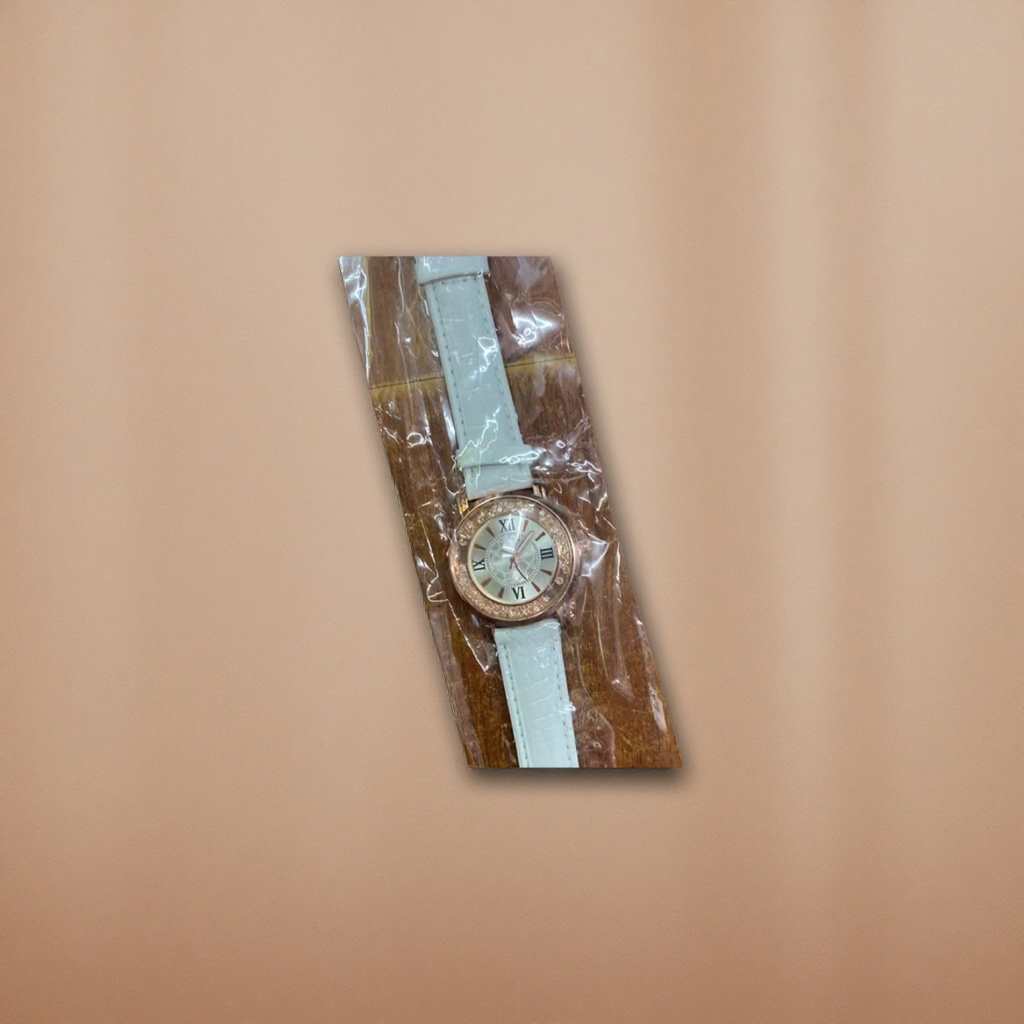 The men's casual watch with a light green silicone strap is waterproof and luminous Application Scenario