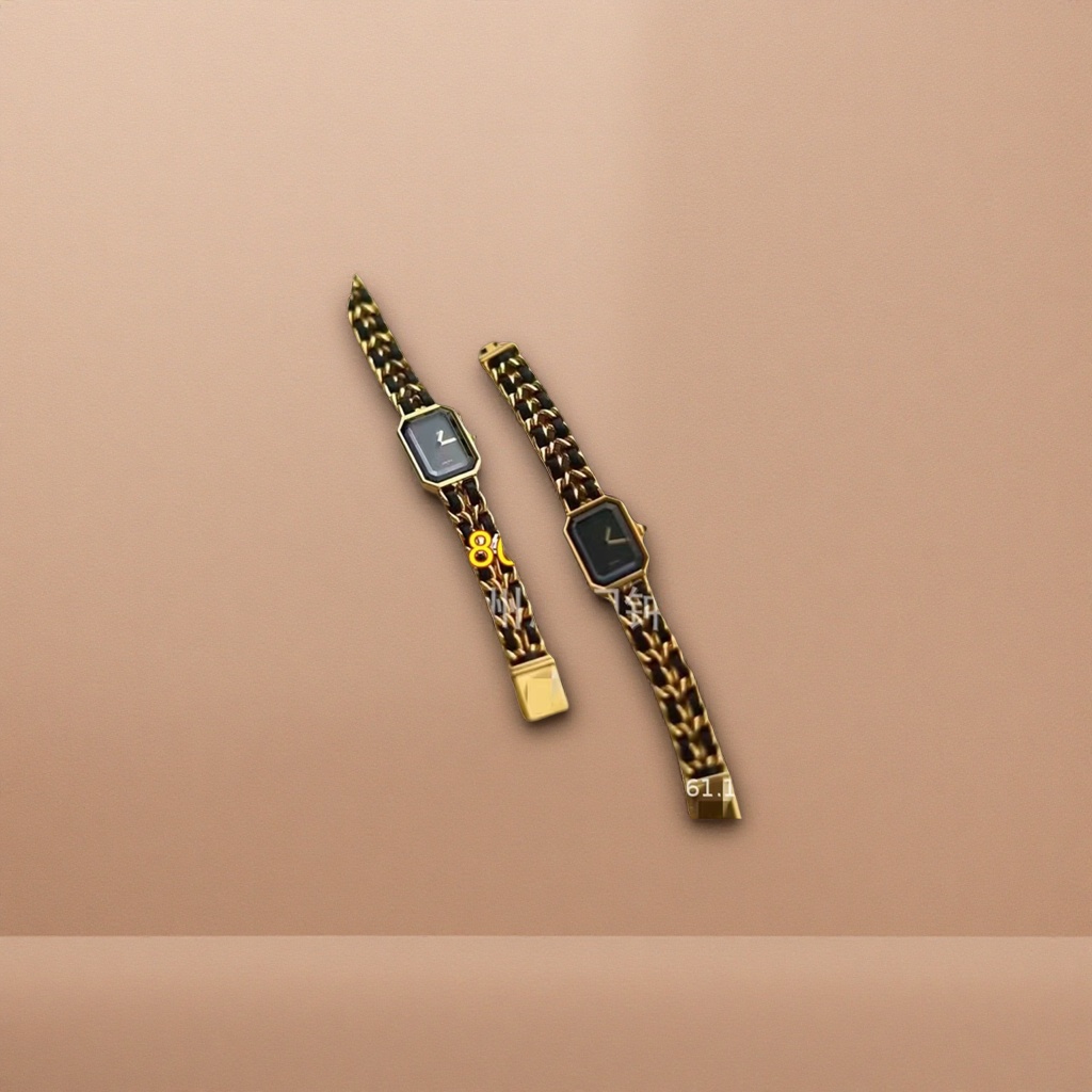 The gold chain strap and black dial ladies' watch is simple, fashionable and light luxury