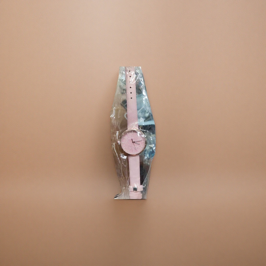 The pink quartz watch for ladies is simple, fashionable, versatile and a light luxury trend Application Scenario