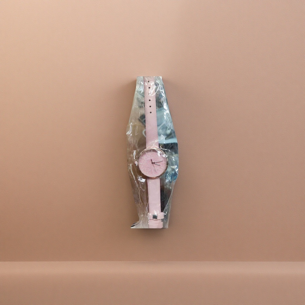 The pink quartz watch for ladies is simple, fashionable, versatile and a light luxury trend