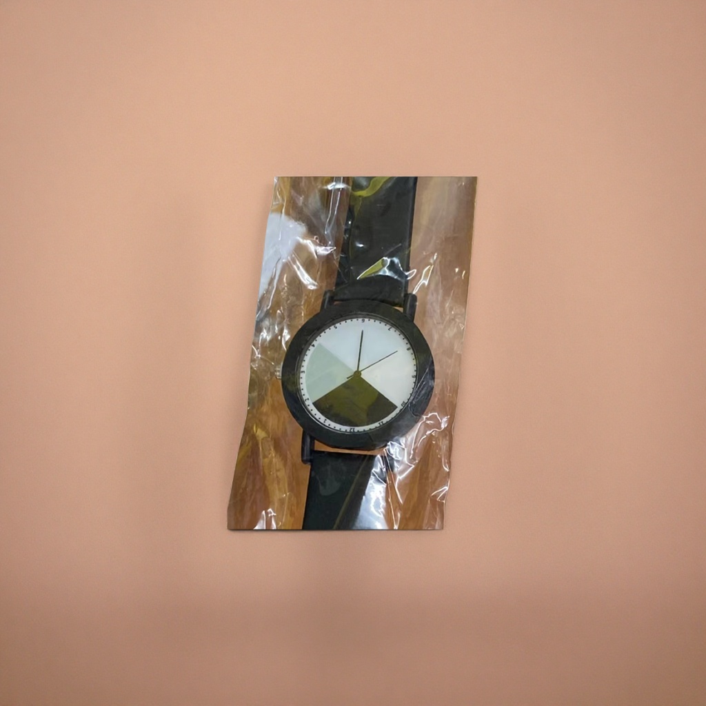 ساعة سوداء، وقلعة معدنية، كرتون معدنية Specification image