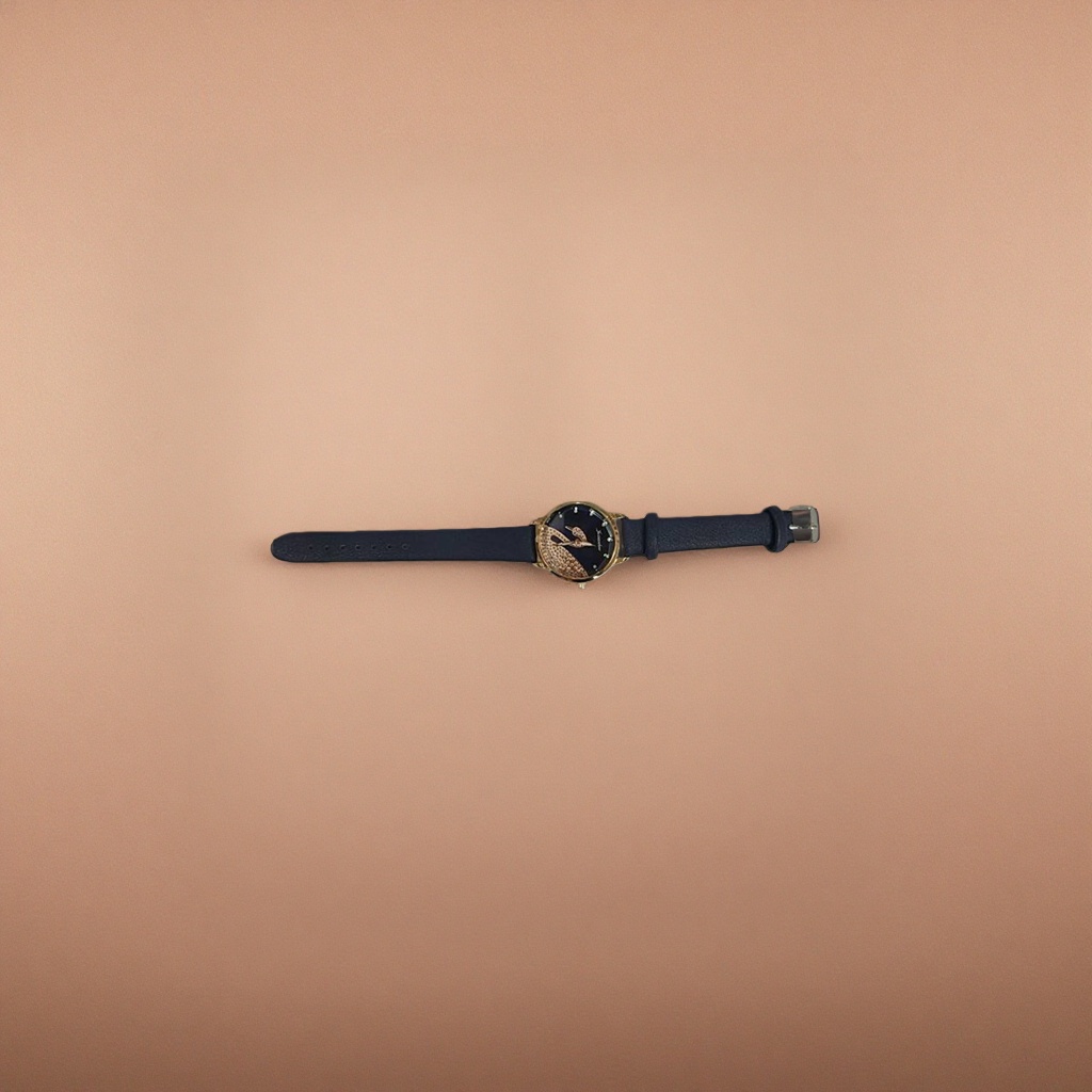 Gold case, black leather strap, quartz wristwatch for business commuters Application Scenario