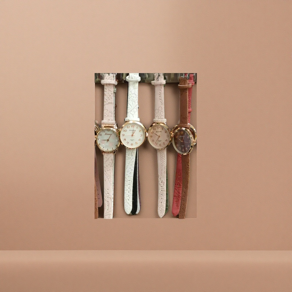 A variety of patterned strap quartz watches are fashionable and versatile, suitable for both men and women