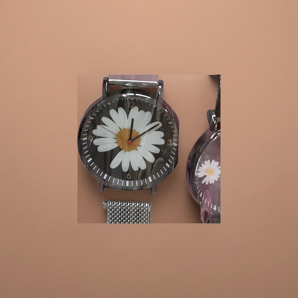 The black dial Daisy pattern ladies' quartz watch is fashionable, simple and versatile details Picture