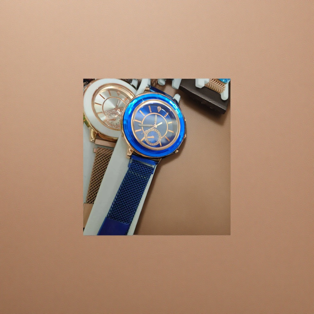 A blue dial stainless steel mechanical watch with a light luxury style for business commuting