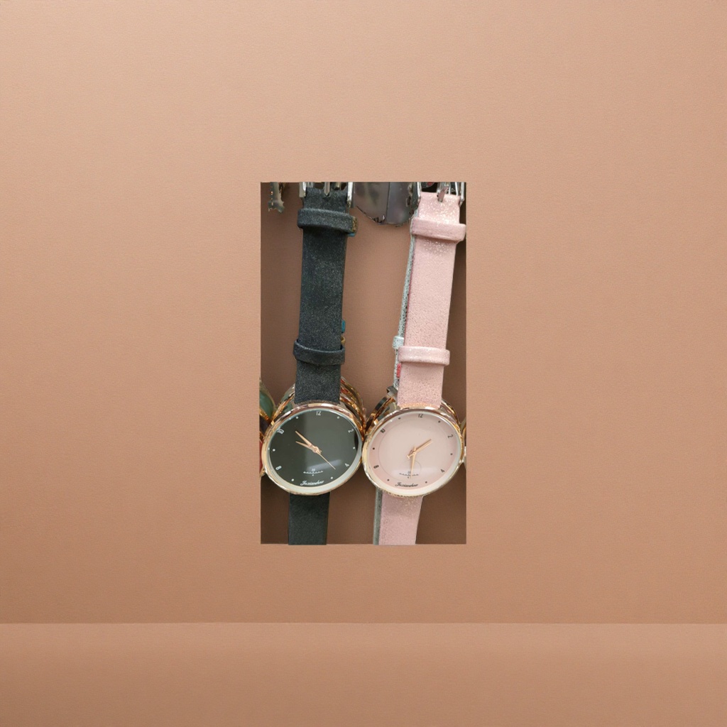 A black and pink dual-strap quartz women's watch with a leather strap for a light and luxurious daily outfit