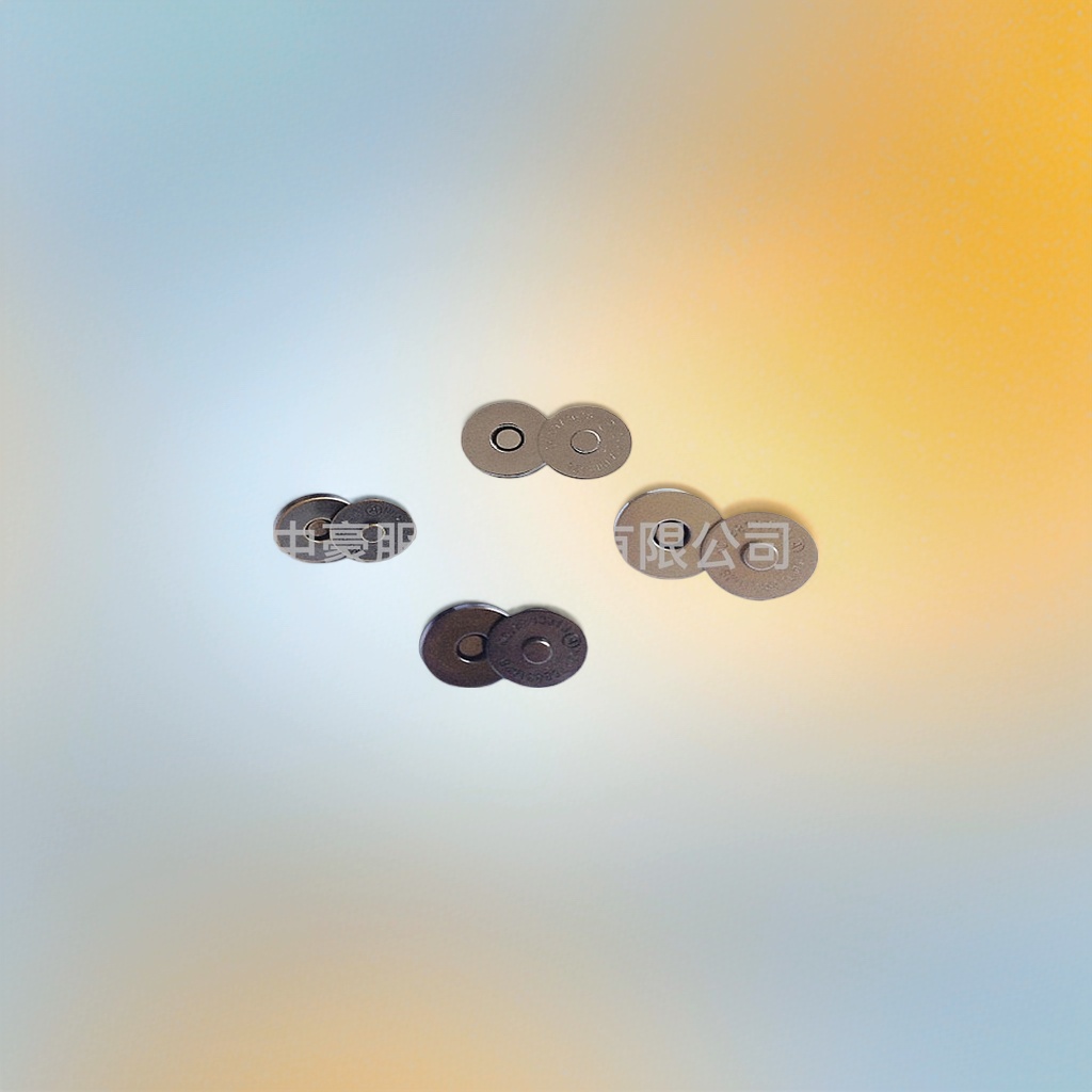 Регулируемый магнитный демпфер с регулируемой адсорбцией металла