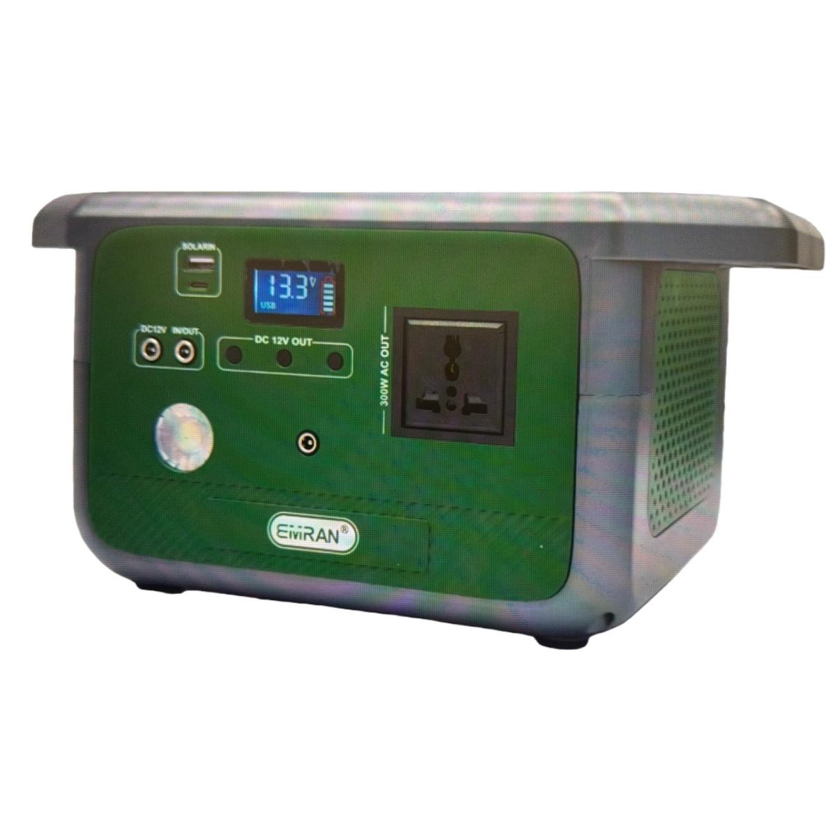 绿色便携式电源，为绿色与灰色拼接设计，正面有显示屏显示13.3V、USB/SOLARIN/DC 12V输入输出接口、300W AC交流插座及品牌标识EiRAN白底实物图
