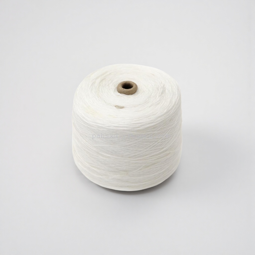 White yarn balls, hand-woven wool yarn balls, DIY material for weaving wool blended yarn Application Scenario