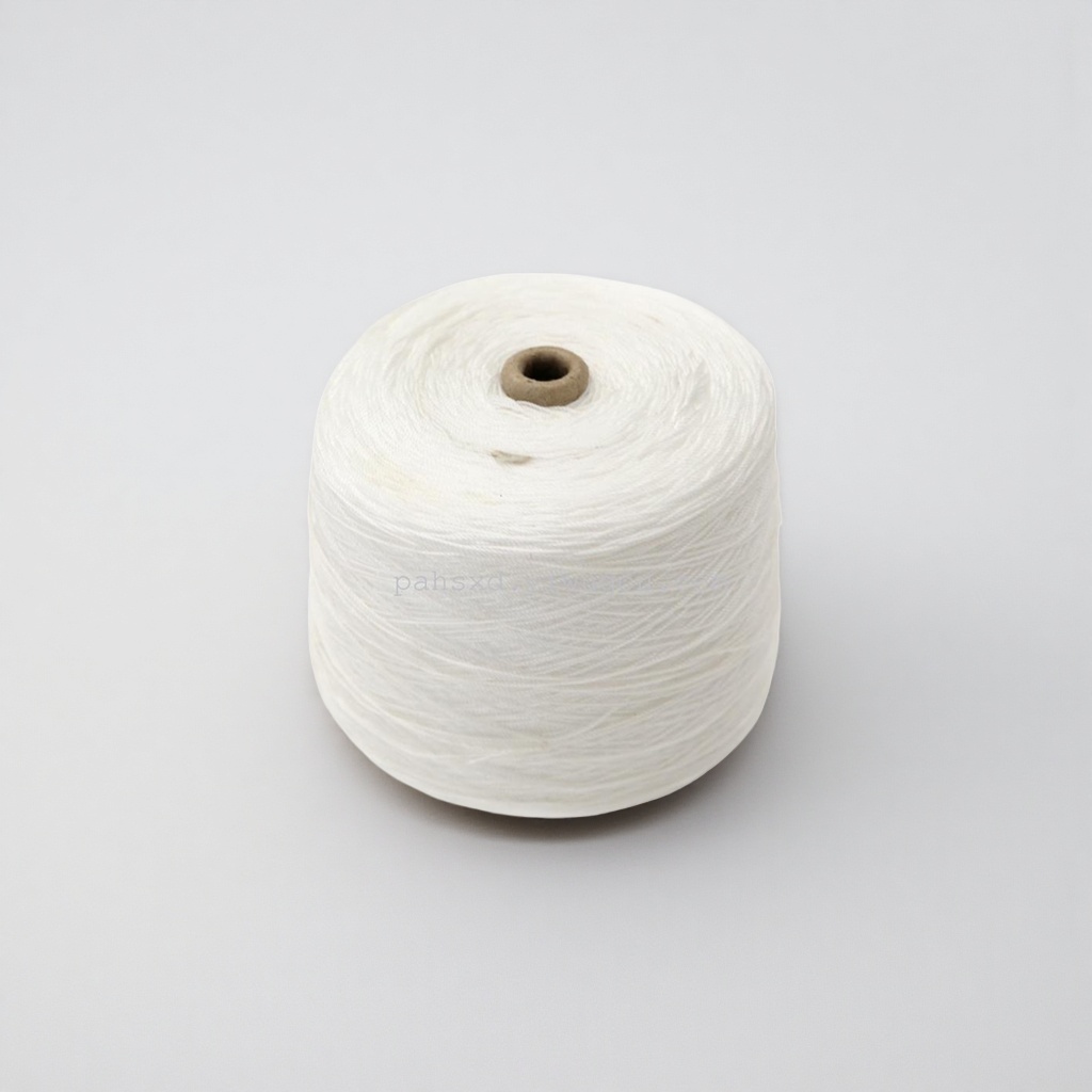 White yarn balls, hand-woven wool yarn balls, DIY material for weaving wool blended yarn details Picture