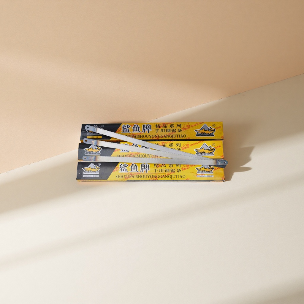 The yellow packaging box hand-use hacksaw blade is a metal cutting saw blade that is durable and of high hardness Application Scenario