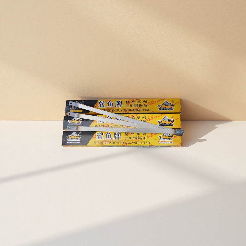 The yellow packaging box hand-use hacksaw blade is a metal cutting saw blade that is durable and of high hardness details Picture