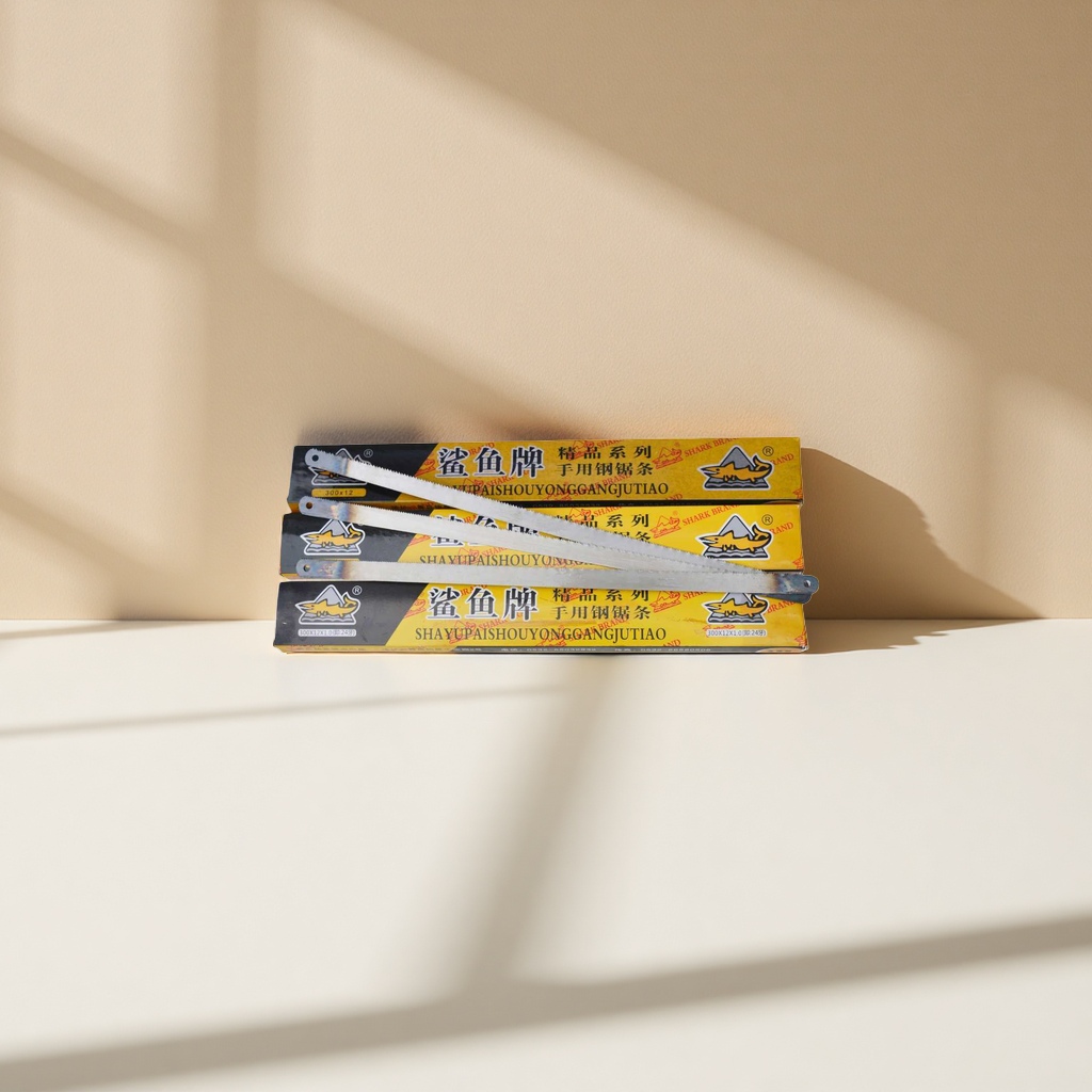 The yellow packaging box hand-use hacksaw blade is a metal cutting saw blade that is durable and of high hardness Specification image